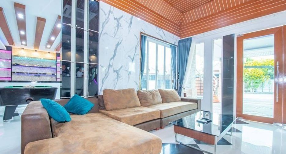 For rent and for sale 4 bedrooms villa in Bang Lamung, Chonburi