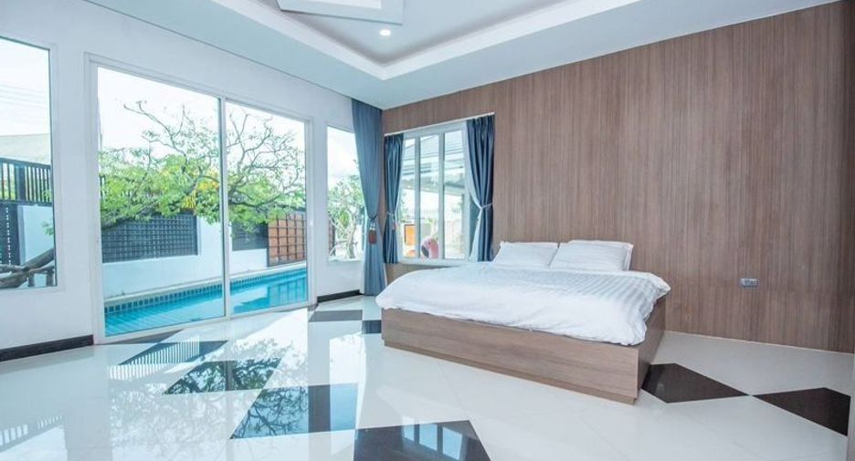 For rent and for sale 4 bedrooms villa in Bang Lamung, Chonburi