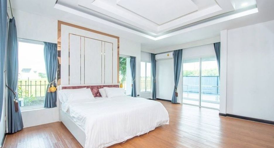 For rent and for sale 4 bedrooms villa in Bang Lamung, Chonburi