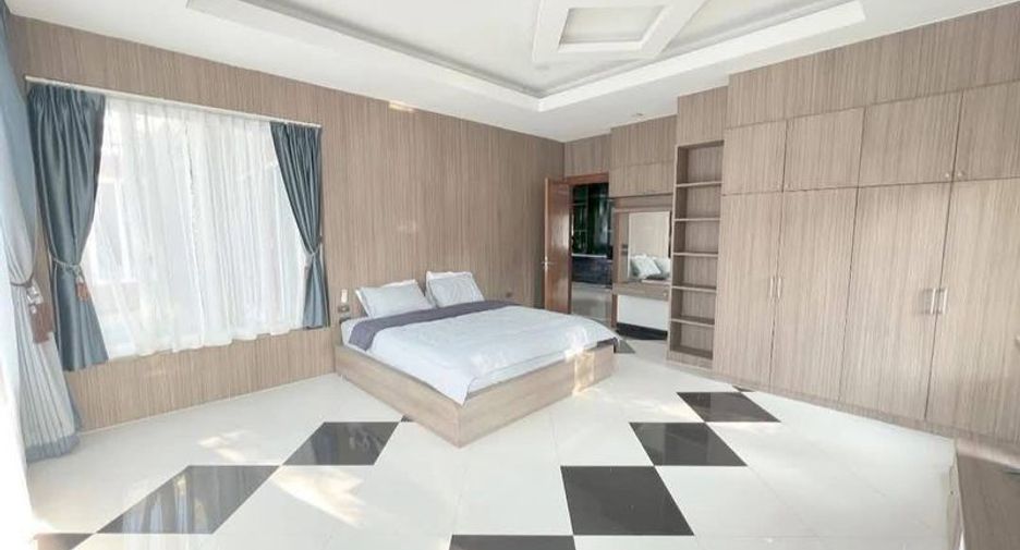 For rent and for sale 4 bedrooms villa in Bang Lamung, Chonburi