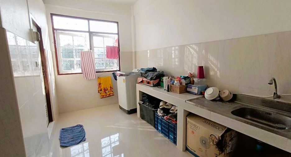 Gewerbefläche zum Kauf mit 4 Zimmer in Mueang Nonthaburi, Nonthaburi