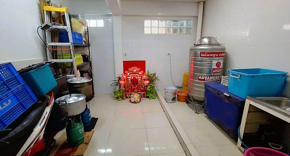 Gewerbefläche zum Kauf mit 4 Zimmer in Mueang Nonthaburi, Nonthaburi