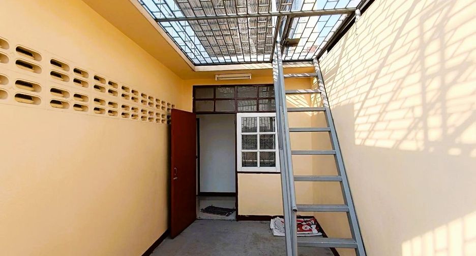 Gewerbefläche zum Kauf mit 4 Zimmer in Mueang Nonthaburi, Nonthaburi