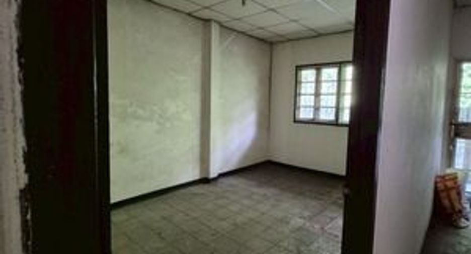 For sale 2 bedrooms townhouse in Bangkok Noi, Bangkok