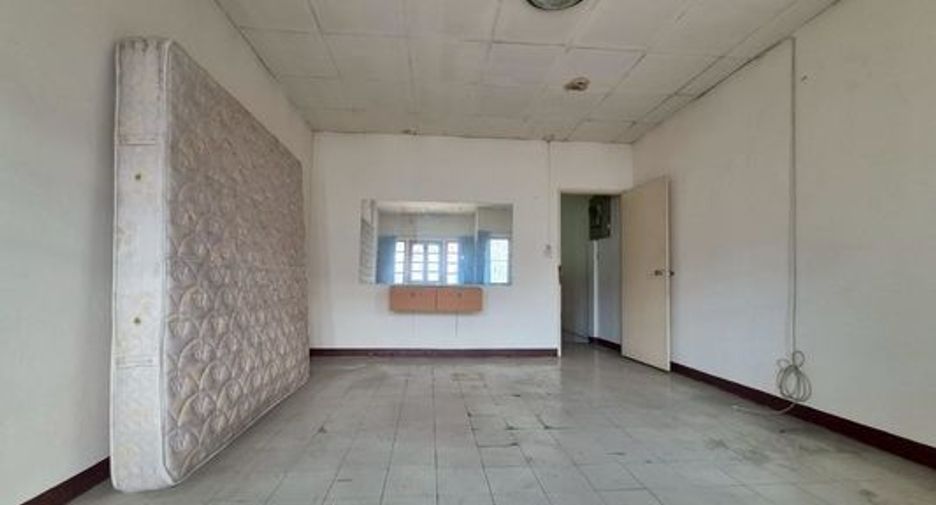 For sale 2 bedrooms townhouse in Bangkok Noi, Bangkok