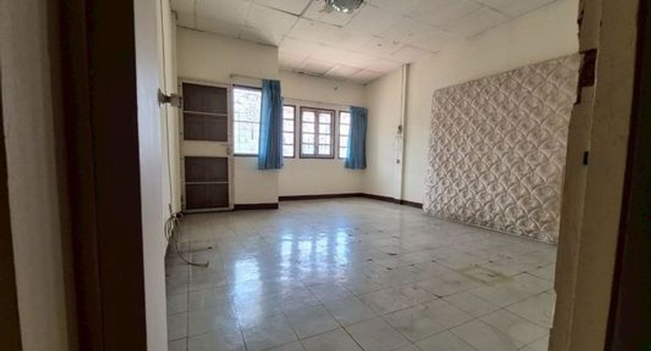 For sale 2 bedrooms townhouse in Bangkok Noi, Bangkok