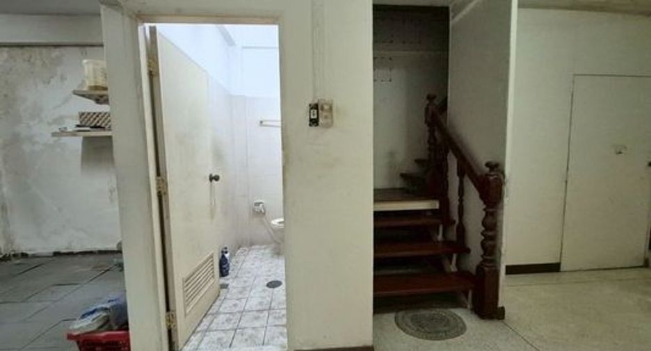 For sale 2 bedrooms townhouse in Bangkok Noi, Bangkok