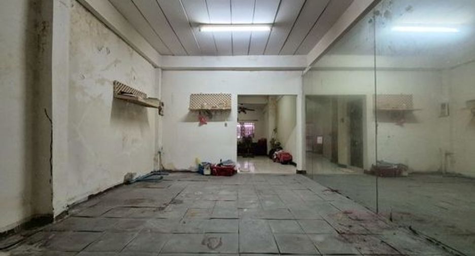 For sale 2 bedrooms townhouse in Bangkok Noi, Bangkok