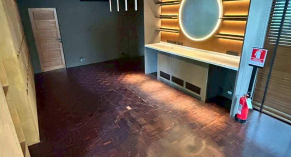 For rent retail Space in Yan Nawa, Bangkok