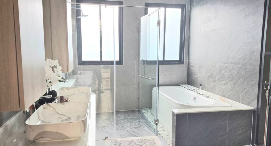 For sale 3 ベッドルーム villa in Bang Lamung, Chonburi