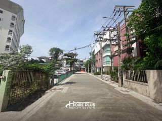 For sale 4 bedrooms house in Wang Thonglang, Bangkok