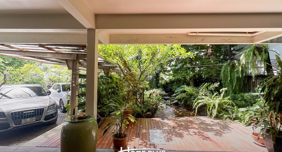 For sale 4 bedrooms house in Wang Thonglang, Bangkok