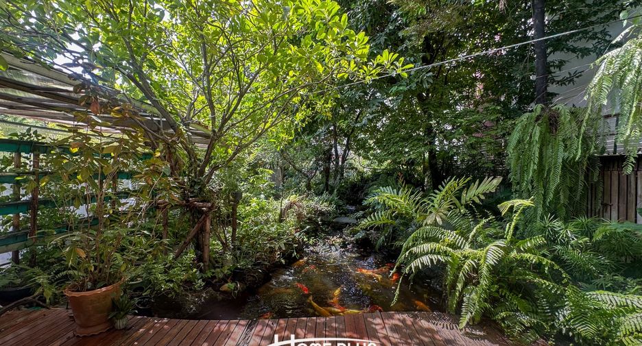 For sale 4 bedrooms house in Wang Thonglang, Bangkok