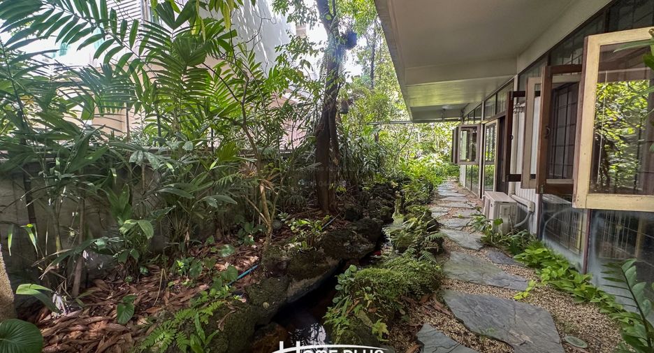 For sale 4 bedrooms house in Wang Thonglang, Bangkok