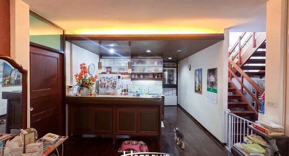 For sale 4 bedrooms house in Wang Thonglang, Bangkok