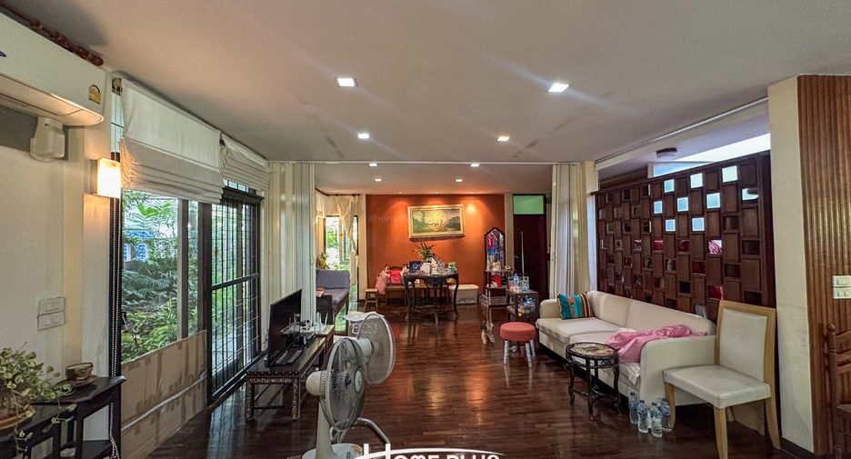 For sale 4 bedrooms house in Wang Thonglang, Bangkok