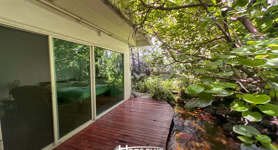 For sale 4 bedrooms house in Wang Thonglang, Bangkok