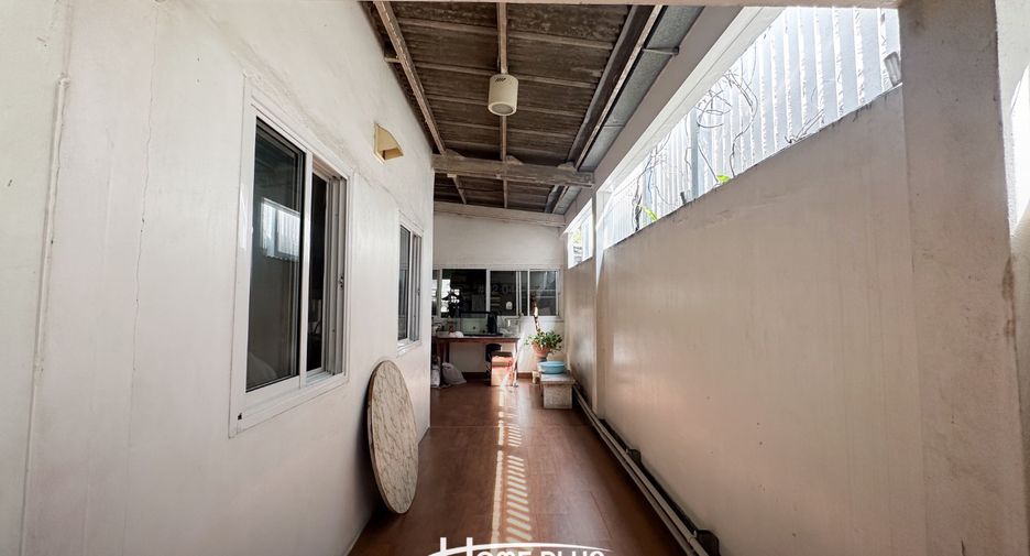 For sale 4 bedrooms house in Wang Thonglang, Bangkok