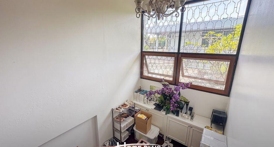 For sale 4 bedrooms house in Wang Thonglang, Bangkok