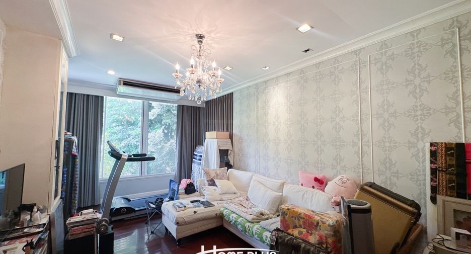 For sale 4 bedrooms house in Wang Thonglang, Bangkok