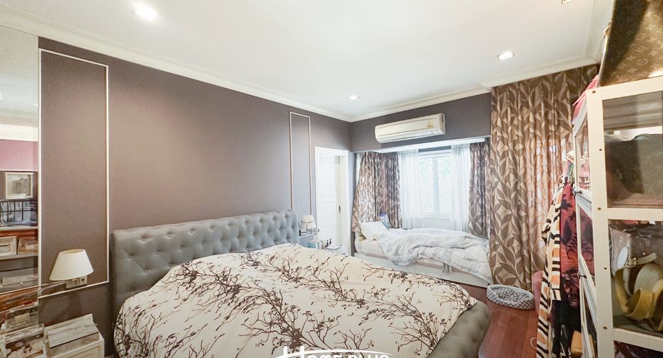For sale 4 bedrooms house in Wang Thonglang, Bangkok