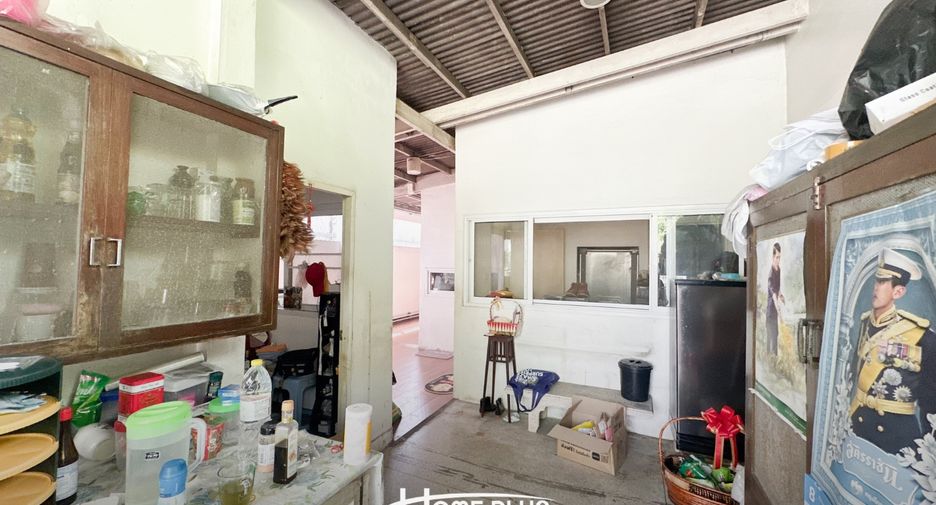 For sale 4 bedrooms house in Wang Thonglang, Bangkok