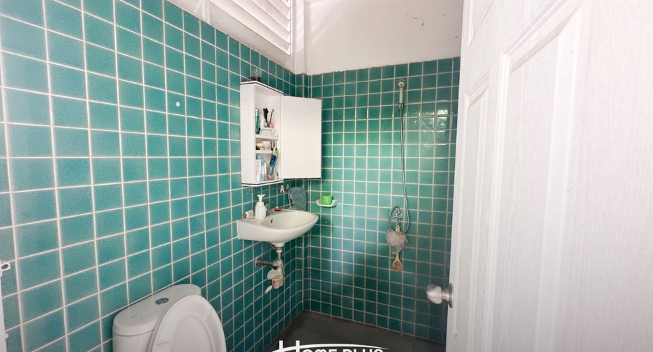 For sale 4 bedrooms house in Wang Thonglang, Bangkok