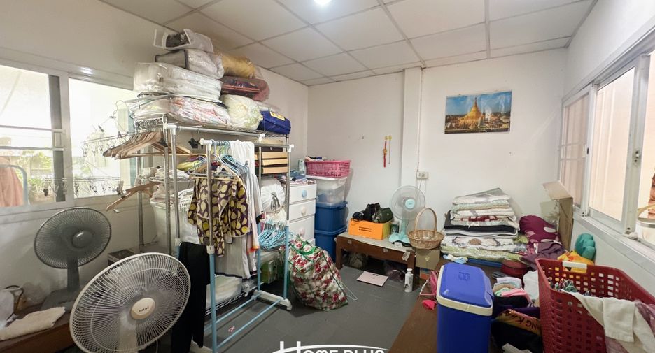 For sale 4 bedrooms house in Wang Thonglang, Bangkok