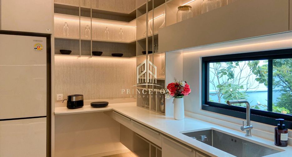 Haus zur Miete und zum Kauf mit 4 Zimmer in Saphan Sung, Bangkok