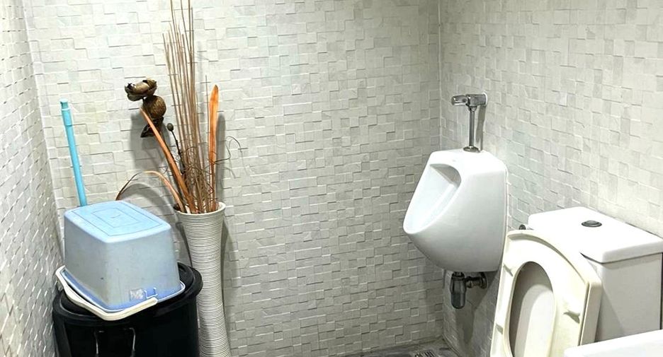 Gewerbefläche zur Miete und zum Kauf in Phra Khanong, Bangkok