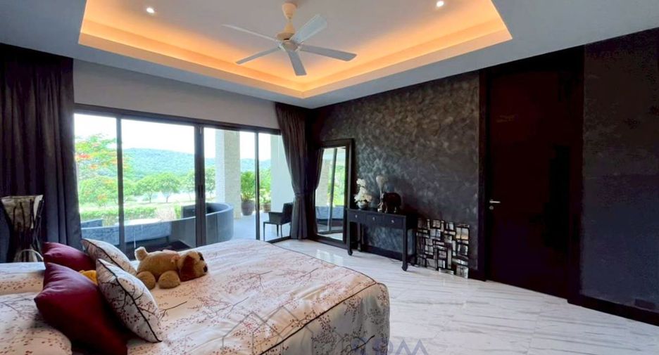 For sale 4 ベッドルーム villa in Hua Hin, Prachuap Khiri Khan