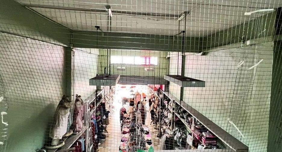 For sale 3 bedrooms retail Space in Bang Khen, Bangkok