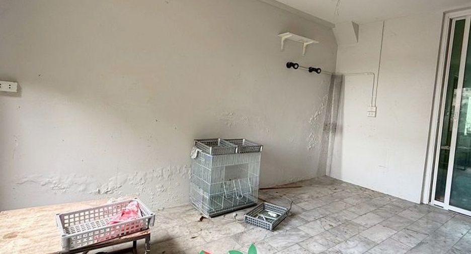 For sale 3 bedrooms retail Space in Bang Khen, Bangkok