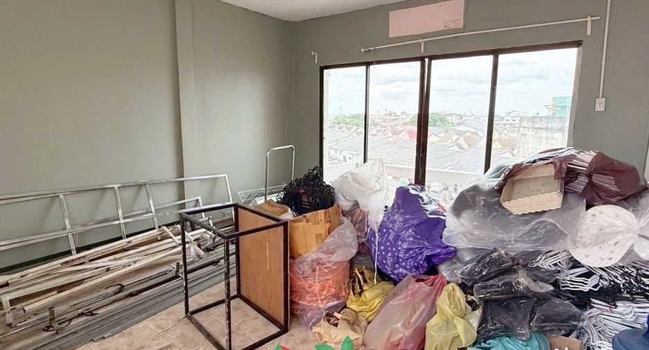 For sale 3 bedrooms retail Space in Bang Khen, Bangkok