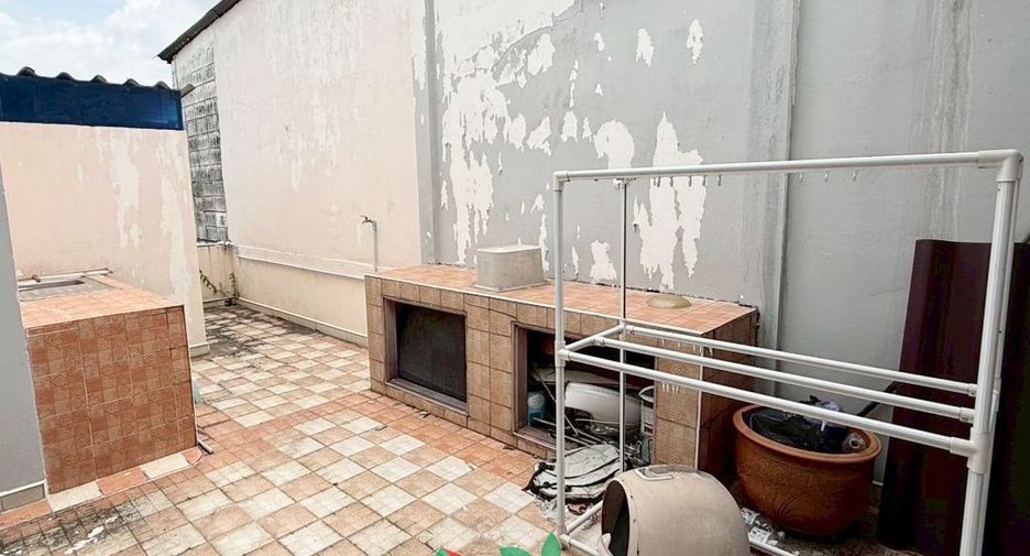 For sale 3 bedrooms retail Space in Bang Khen, Bangkok