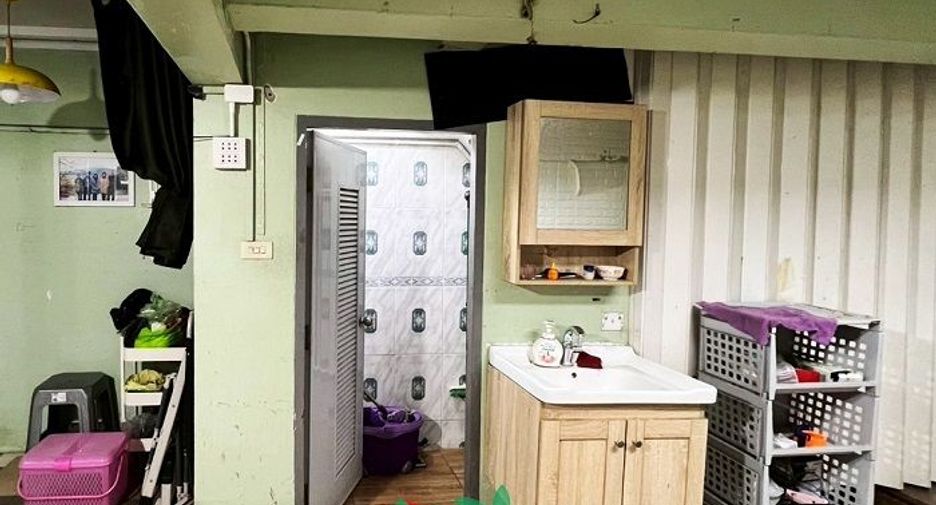 For sale 3 bedrooms retail Space in Bang Khen, Bangkok