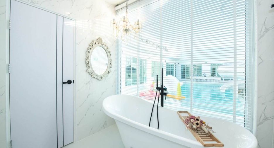 Villa zum Kauf mit 6 Zimmer in Bang Lamung, Chonburi