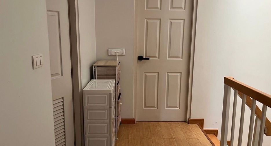 For rent 4 bedrooms townhouse in Yan Nawa, Bangkok