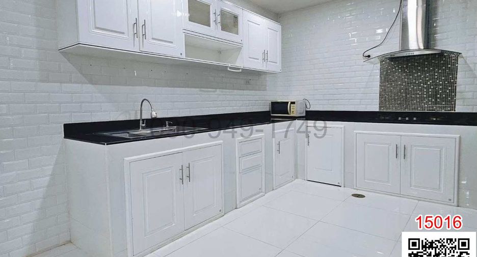 For rent 3 bedrooms townhouse in Min Buri, Bangkok