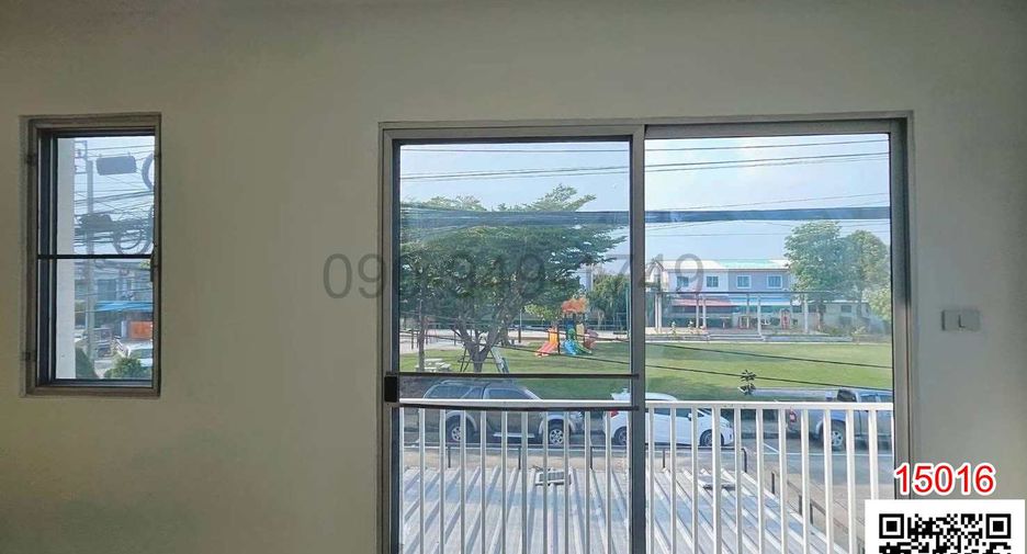 For rent 3 bedrooms townhouse in Min Buri, Bangkok