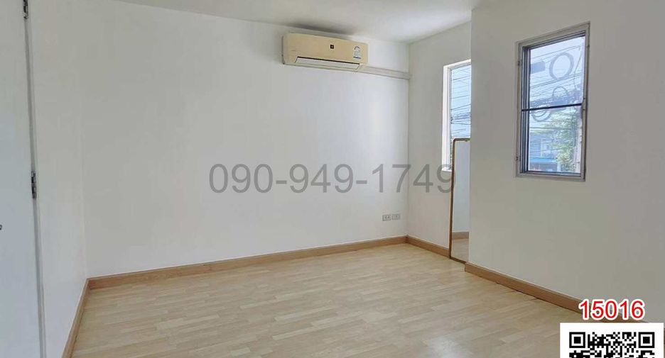 For rent 3 bedrooms townhouse in Min Buri, Bangkok