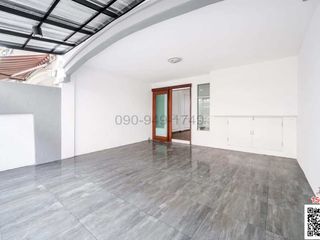 Casa adosada en alquiler de 3 habitaciones en Chatuchak, Bangkok