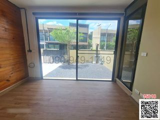 For rent 2 bedrooms townhouse in Saphan Sung, Bangkok