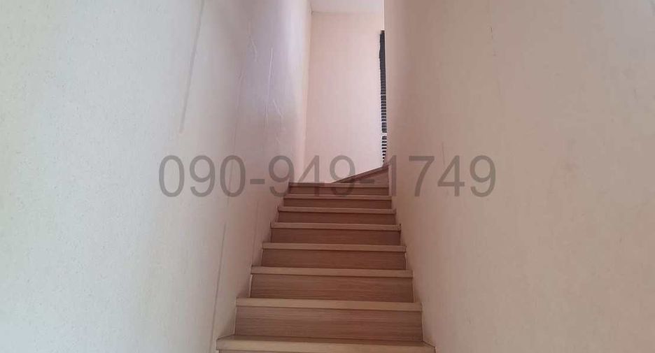 For rent 2 bedrooms townhouse in Saphan Sung, Bangkok