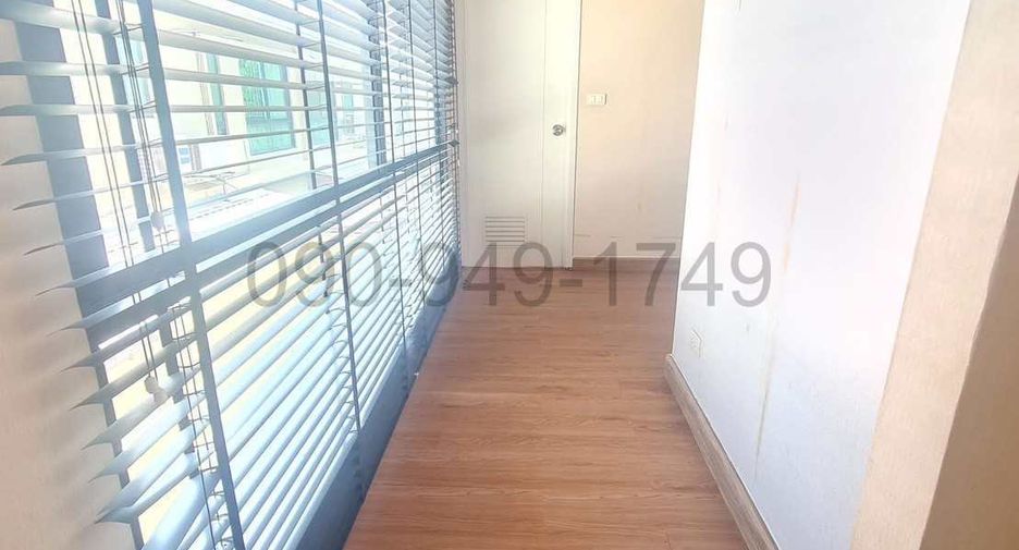 For rent 2 bedrooms townhouse in Saphan Sung, Bangkok