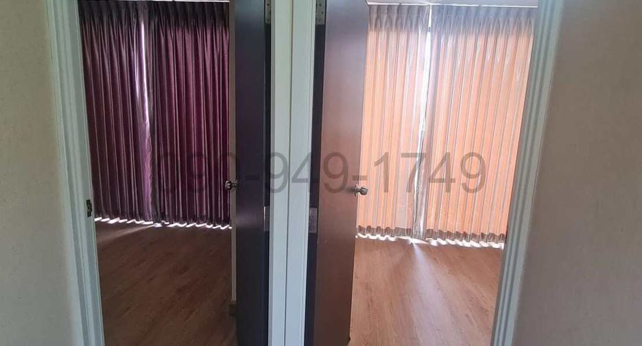 For rent 2 bedrooms townhouse in Saphan Sung, Bangkok