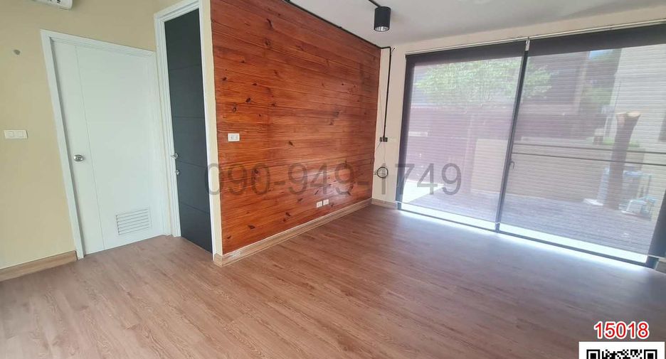 For rent 2 bedrooms townhouse in Saphan Sung, Bangkok