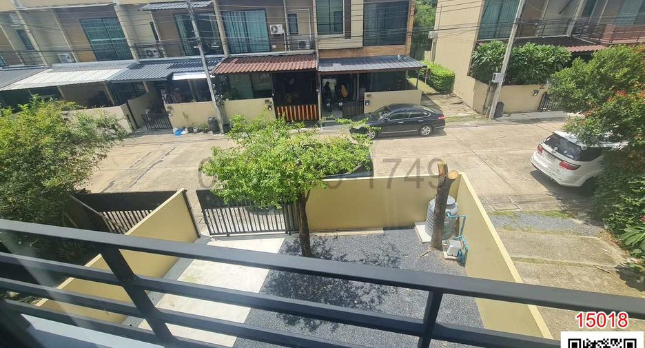 For rent 2 bedrooms townhouse in Saphan Sung, Bangkok