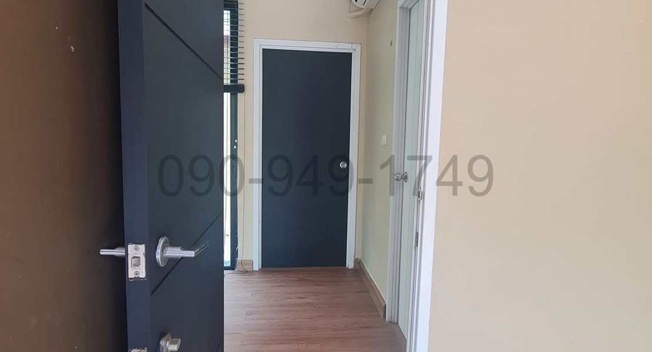 For rent 2 bedrooms townhouse in Saphan Sung, Bangkok