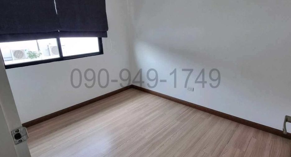 For rent 3 bedrooms townhouse in Phasi Charoen, Bangkok